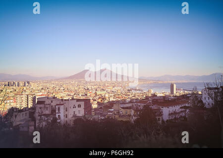 Vista Aerea di Napoli con il Vesuvio Italia. La città di Napoli e del Vesuvio. Foto Stock