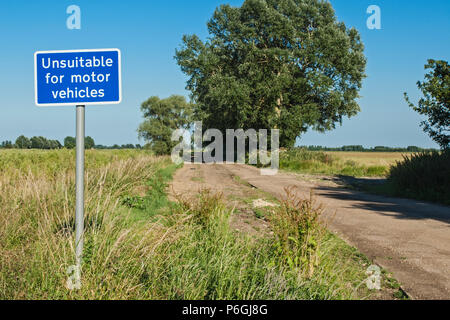 Inadatto per veicoli a motore segno sul bordo di un branco, vicino Aldreth, Cambridgeshire Foto Stock