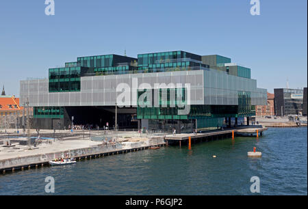 L'edificio BLOX, che ospita anche il Danish Architecture Centre, un nuovo progetto di prestigio per l'architettura e il design su Cristiani Brygge a Copenhagen. Foto Stock