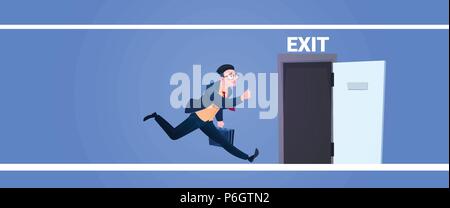 Imprenditore Esegui per aprire lo sportello di uscita uomo che corre dal lavoro di evacuazione di emergenza cantare su sfondo blu banner piatta Illustrazione Vettoriale