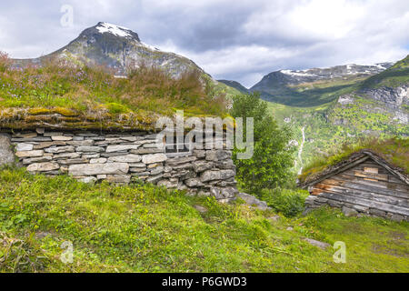 Alp antiche capanne di Homlongsetra, Norvegia, malghe di ex contadini di montagna Foto Stock