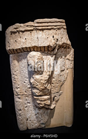 Italia Sardegna Cagliari Museo Archeologico - statua nuragica del Monte Prama (900-700 a.C.) Da Cabras Foto Stock