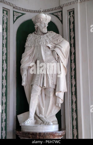 Le figure dei leggendari fondatori e patroni dell'abbazia, Sala Verde in Amorbach abbazia benedettina, Germania Foto Stock