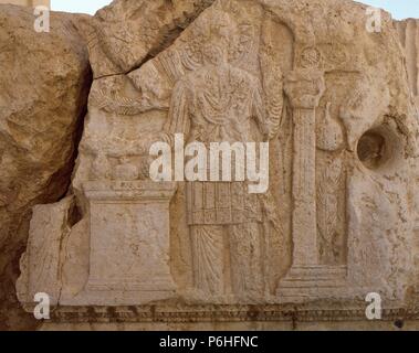 Arte romana. Tempio di Bel. Rilievo raffigurante il dio Aglibol, dio della luna, presumibilmente con il suo braccio destro sulla frutta offerte. La Siria. Palmyra. Foto Stock