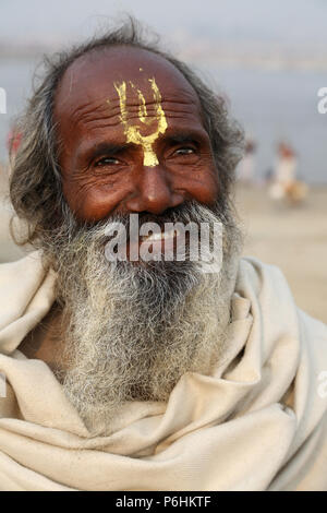 Ritratto di pellegrino durante il Maha Kumbh Mela 2013 in Allahabad , India Foto Stock