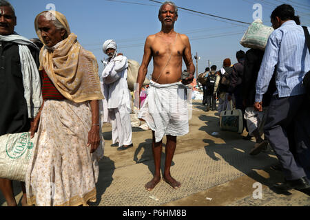 Ritratto di pellegrino durante il Maha Kumbh Mela 2013 in Allahabad , India Foto Stock