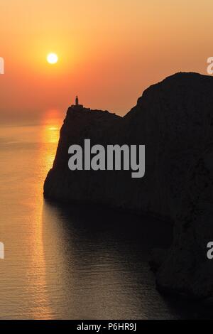 Faro de Formentor,proyectado por Emili Pou en 1927, cabo de Formentor, Pollença,Mallorca, Islas Baleares, Spagna, Europa. Foto Stock