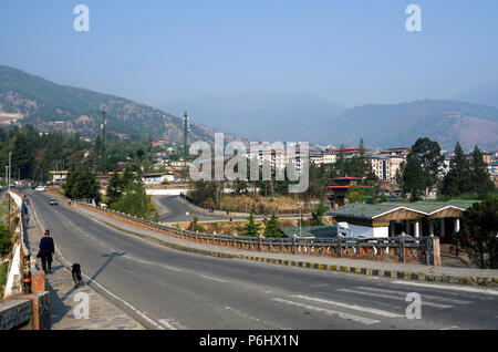 Thimphu Bhutan - 10 Apr 2016: Vista di Thimphu città in Bhutan durante la stagione primaverile - vista città di Thimphu in Bhutan Foto Stock