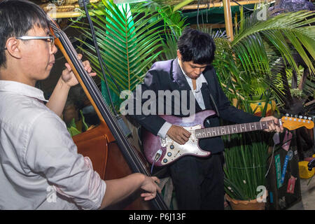 Thai musicisti jazz di eseguire a Bangkok, in Thailandia Foto Stock