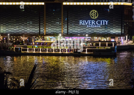 River City Shopping Mall sul Fiume Chao Phraya, Bangkok, Thailandia Foto Stock