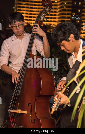 Thai musicisti jazz di eseguire a Bangkok, in Thailandia Foto Stock