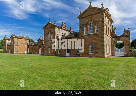 Vista frontale del Chatelherault Estate in Chatelherault Country Park Ferniegair Hamilton Lanarkshire Regno Unito Scozia Foto Stock