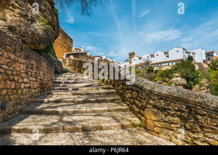 Rotta verso le rovine dei bagni arabi della città di Ronda, Andalusia, Spagna Foto Stock