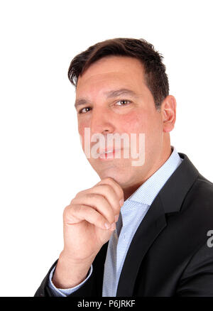 Un vicino l immagine di un bel medioevo uomo in una tuta, sorridente nella fotocamera, isolato per sfondo bianco Foto Stock