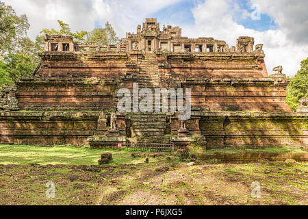 Phimeanakas tempio di Angkor, Cambogia, è un tempio indù a partire dal decimo secolo, in forma di tre tier piramide come un tempio indù. Sulla parte superiore del pyram Foto Stock