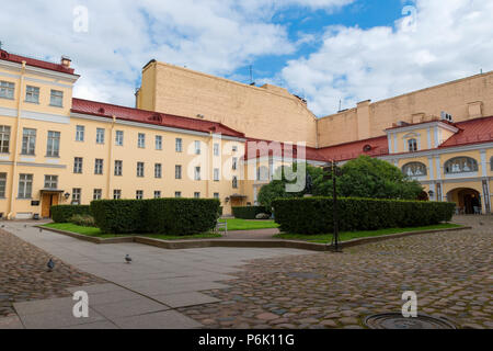 SAINT PETERSBURG, Russia - 18 agosto 2017: Monumento al poeta russo Alexander Pushkin a suo appartamento-museo su Moika embankment. Il poeta visse il suo Foto Stock