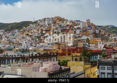 Colorati edifici residenziali nella città di Las Palmas di Gran Canaria Isole Canarie Spagna Foto Stock