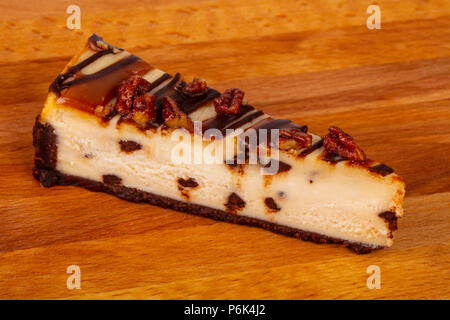 Gustosa cheesecake con dado pecan Foto Stock