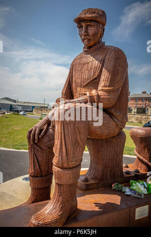 Vista della statua del pescatore, North Shields Fish Quay, North Shields, England, Regno Unito Foto Stock