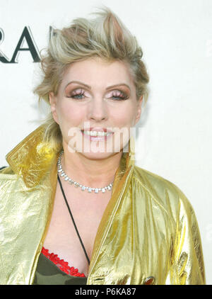 Debbie Harry dei Blondie arrivando a VH1 divi a MGM Grand Arena di Las Vegas. 18 Aprile 2004HarryDebbie Blondie075 Red Carpet Event, verticale, STATI UNITI D'AMERICA, industria cinematografica, celebrità, fotografia, Bestof, arte cultura e intrattenimento, Topix celebrità moda / Verticale, meglio di, evento nella vita di Hollywood - California, moquette rossa e dietro le quinte, USA, industria cinematografica, celebrità, movie celebrità, personaggi televisivi, musica celebrità, fotografia, Bestof, arte cultura e intrattenimento, Topix, headshot, verticale, una persona, dall'anno , 2004, inchiesta tsuni@Gamma-USA.com Foto Stock