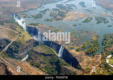 Victoria Falls Vista aerea fiume Zambesi Zimbabwe Africa Foto Stock