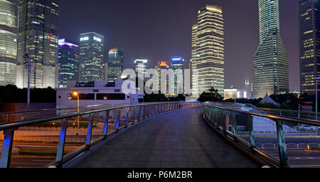 SHANGHAI IN CINA CIRCA NEL GIUGNO 2018. Con la zona di libero scambio istituito a Shanghai, molti si sentono Hong Kong può perdere la sua competitività come una notevole importanza economica Foto Stock