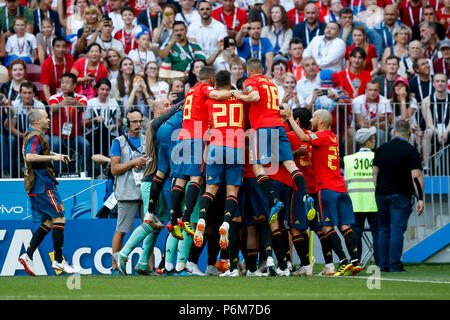 Mosca, Russia. 1 Luglio, 2018. Mosca, Russia. 1 lug 2018. Spagna celebrano il loro primo obiettivo di rendere il cliente 1-0 durante il 2018 FIFA World Cup Round di 16 match tra Spagna e Russia a Luzhniki Stadium il 1 luglio 2018 a Mosca, in Russia. Credito: Immagini di PHC/Alamy Live News Credit: Immagini di PHC/Alamy Live News Foto Stock