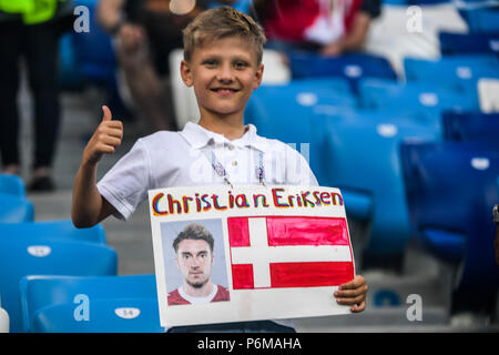 Il 1 luglio 2018, Nizhny Novgorod Stadium, Nizhny Novgorod, Russia; della Coppa del Mondo FIFA Football, Round di 16, la Croazia contro la Danimarca; una comunità cristiana locale Eriksen della Danimarca la ventola Foto Stock