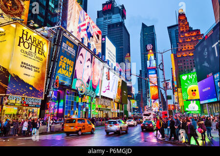 Times Square a New York Manhattan luci di New York City Foto Stock