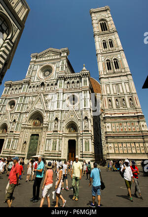 Il Duomo di Santa Maria del Fiore è la cattedrale principale di Firenze, famoso punto di riferimento Foto Stock