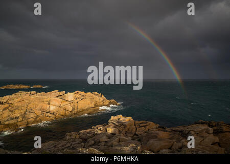 Giant's Castle; Rainbow; Porth Hellick; St Mary's; Isole Scilly; Regno Unito Foto Stock