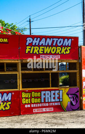 Un legale fuochi d'artificio stand in Modesto California USA per il quarto di luglio 2018 Stati Uniti d'America Foto Stock