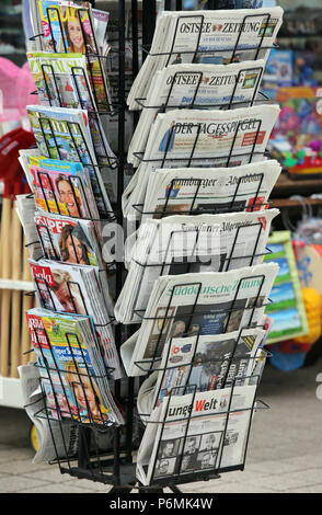 Warnemuende, giornali quotidiani e riviste in Edicola Foto Stock