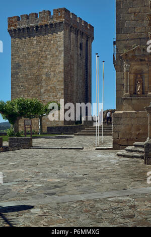 Torre di castello dal Parador De Monforte de Lemos, provincia di Lugo, Galizia, Spagna, Europa Foto Stock