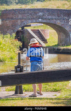 Sul canale e sul fiume volontario di fiducia sulla Worcester e Birmingham canal vicino Tardebigge, Worcestershire, England, Regno Unito Foto Stock