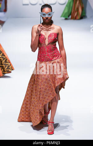 Londra, UK, agosto 2014, TIR Fashion House ha presentato la loro nuova collezione in Africa la settimana della moda di Londra 2014. Mariusz Goslicki/Alamy Foto Stock