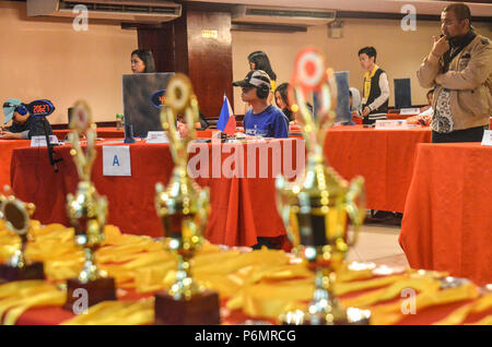 Quezon City, Filippine. 01 Luglio, 2018. Paesi di memoria gli atleti sportivi battaglia in capacità mentali e abilità mentali. Credito: Robert Oswald Alfiler/Pacific Press/Alamy Live News Foto Stock