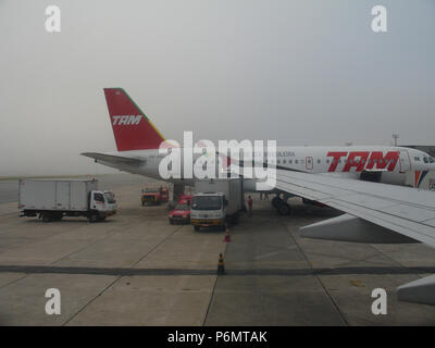 Aeromobili, pista, l'Aeroporto Santos Dumont di Rio de Janeiro in Brasile. Foto Stock