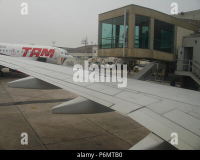 Aeromobili, pista, l'Aeroporto Santos Dumont di Rio de Janeiro in Brasile. Foto Stock