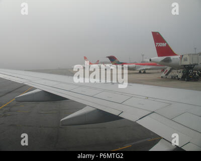 Aeromobili, pista, l'Aeroporto Santos Dumont di Rio de Janeiro in Brasile. Foto Stock