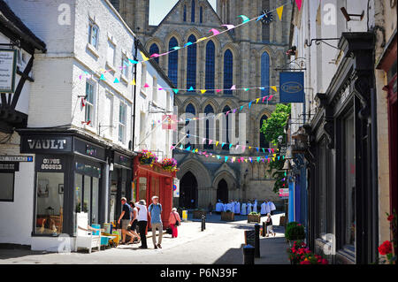 Kirkgate Ripon North Yorkshire England Regno Unito Foto Stock