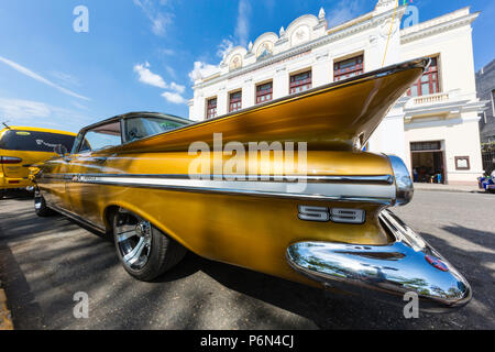 Classic 1959 Chevrolet Impala taxi, localmente noto come 'almendrones' nella città di Cienfuegos, Cuba. Foto Stock