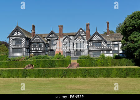 Bramall Hall si trova in Bramhall Park, Stockport, Cheshire. Foto Stock