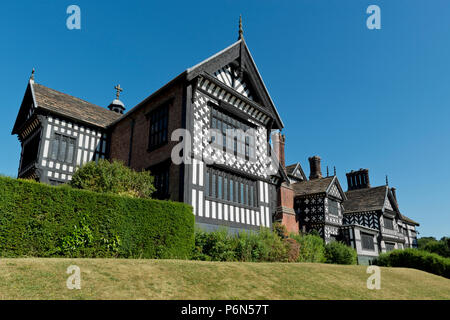 Bramall Hall si trova in Bramhall Park, Stockport, Cheshire. Foto Stock