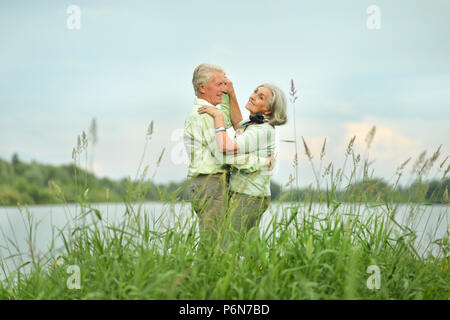 Senior amorevole coppia danzante Foto Stock