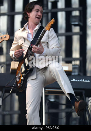 Solo uso editoriale, non può essere utilizzato dopo il lunedì 1 ottobre 2018 Alex Turner dall'Arctic Monkeys esegue sul palco principale durante il festival TRNSMT su Glasgow Green in Glasgow. Foto Stock