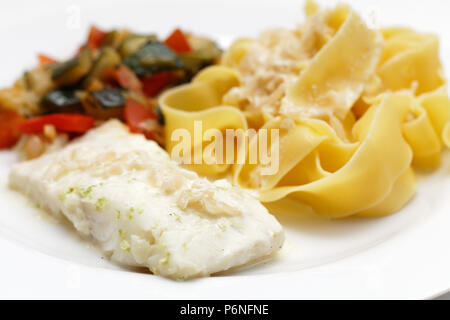 Baccalà con le tagliatelle e ratatouille Foto Stock