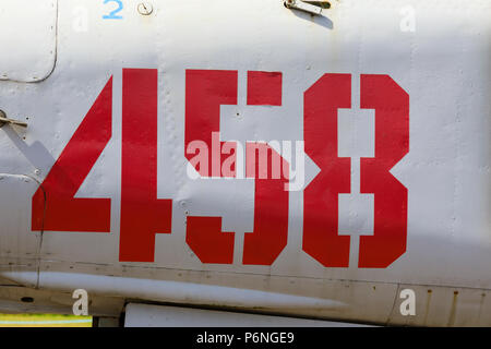 Il russo Mikoyan Gurevich Mig 23ML "Flogger" a Newark air museum, Newark upon Trent, Nottinghamshire, Inghilterra Foto Stock