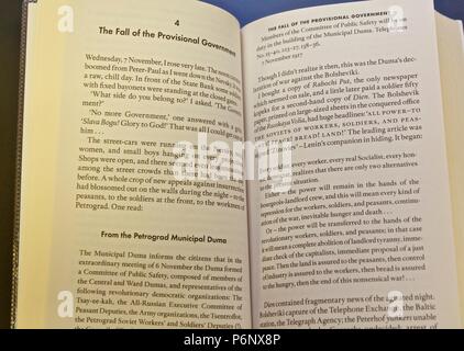 All'interno del Penguin Classics libro in brossura "dieci giorni che hanno scosso il mondo" di John Reed, circa la Rivoluzione di Ottobre in Russia nel 1917 Foto Stock