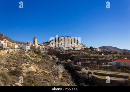 Oria un piccolo paese rurale, la collina che sovrasta la città dove il Forte usato per essere, Andalusia Spagna Foto Stock